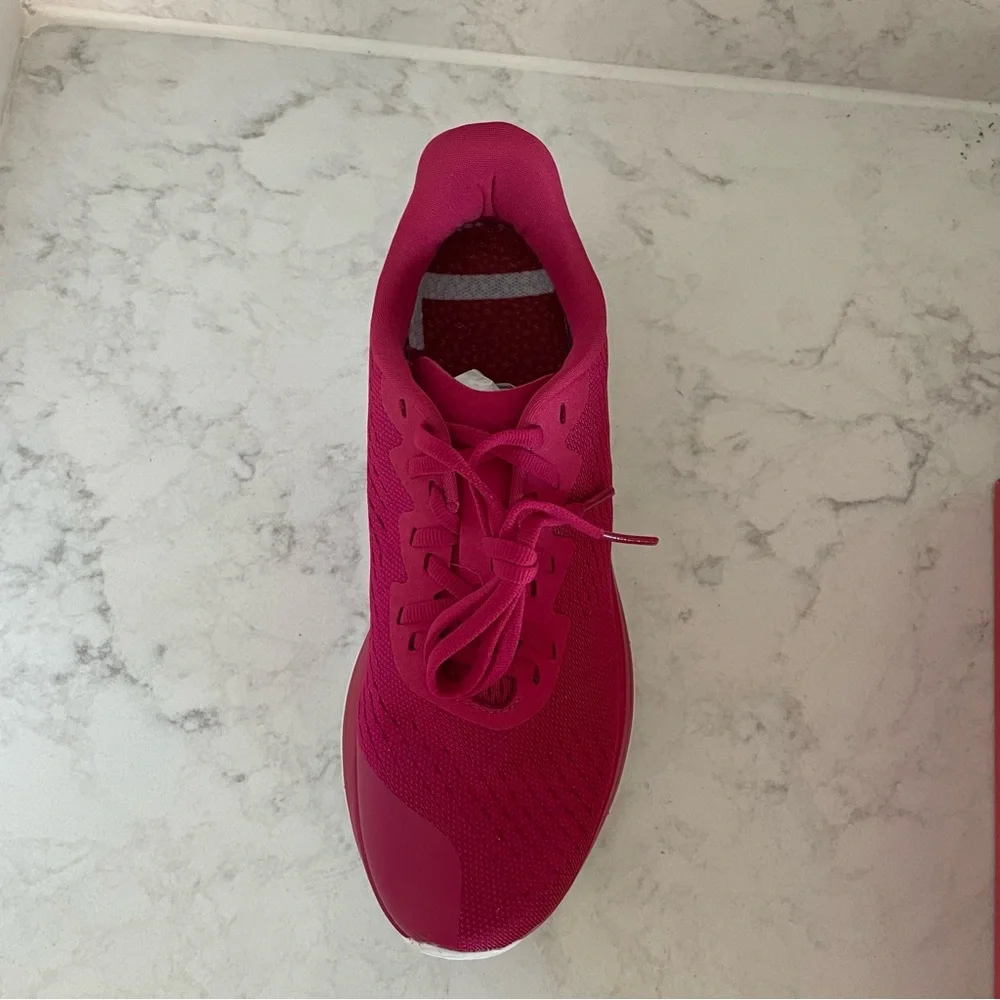 NIB Lane-Eight The Relay Trainer in Pink size US 7 $150‎
